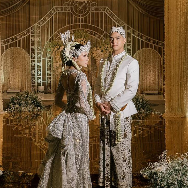 5 Potret Al Ghazali dan Alyssa Daguise di acara ngunduh mantu, serasi pakai baju pengantin Jawa