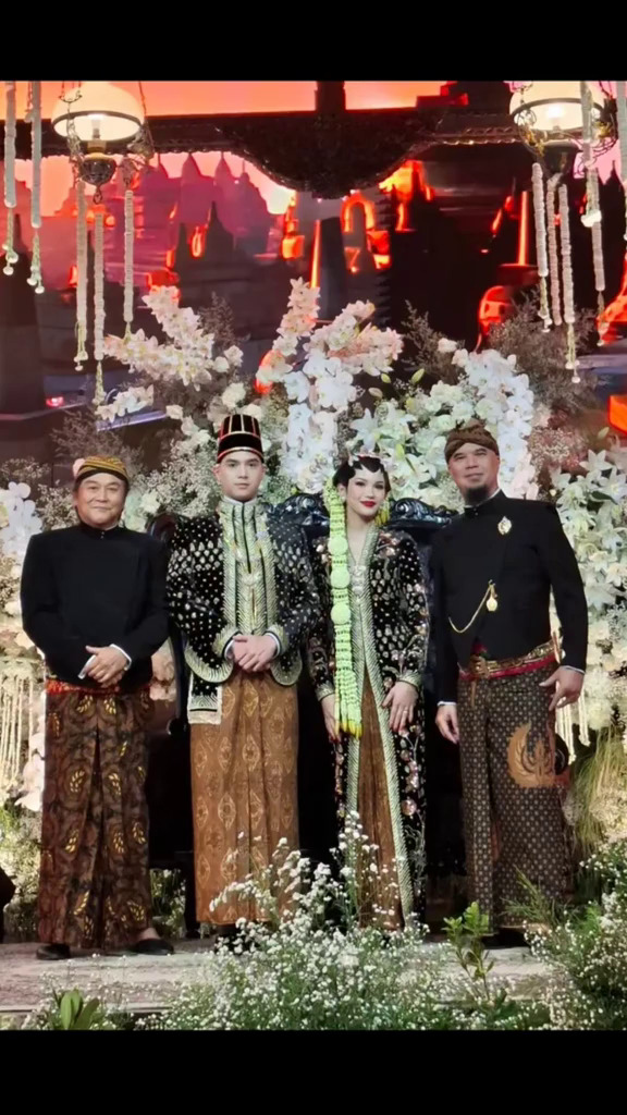 9 Potret Al dan Alyssa di acara ngunduh mantu, tampil elegan dengan busana pengantin adat Jawa Solo