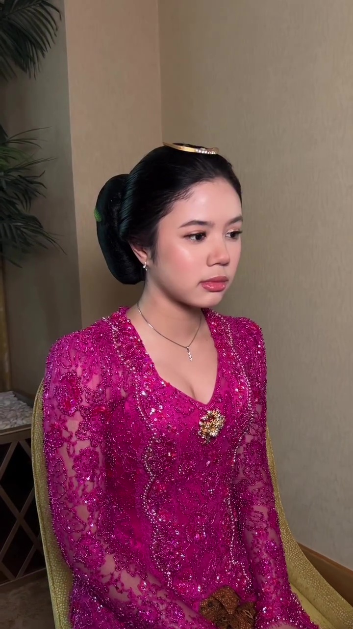 7 Detail makeup Shafeea Ahmad di acara ngunduh mantu Al-Alyssa, gaya soft glam bikin cantik menawan