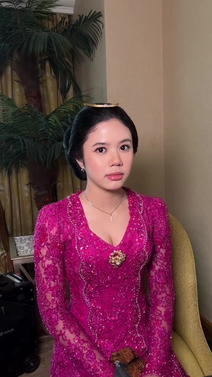 7 Detail makeup Shafeea Ahmad di acara ngunduh mantu Al-Alyssa, gaya soft glam bikin cantik menawan
