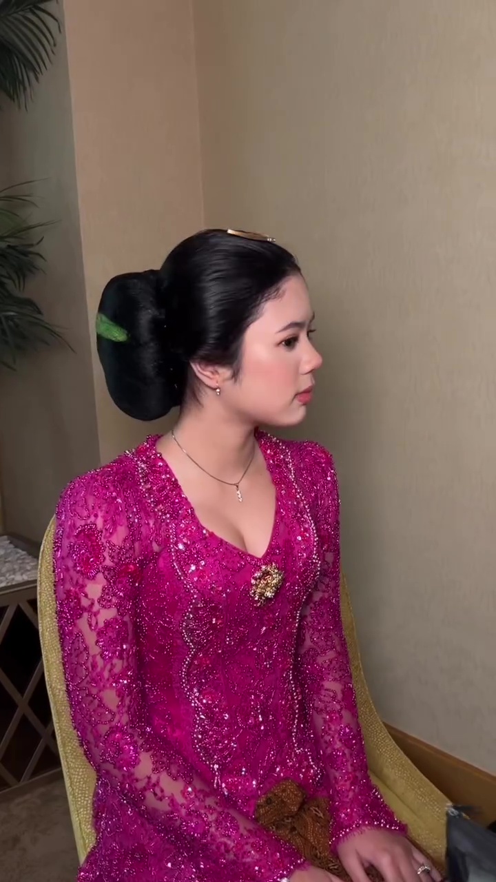7 Detail makeup Shafeea Ahmad di acara ngunduh mantu Al-Alyssa, gaya soft glam bikin cantik menawan