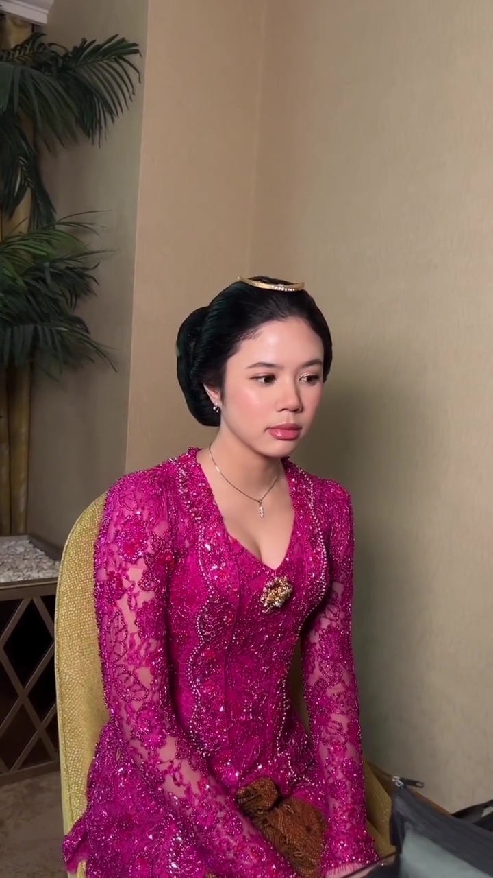 7 Detail makeup Shafeea Ahmad di acara ngunduh mantu Al-Alyssa, gaya soft glam bikin cantik menawan