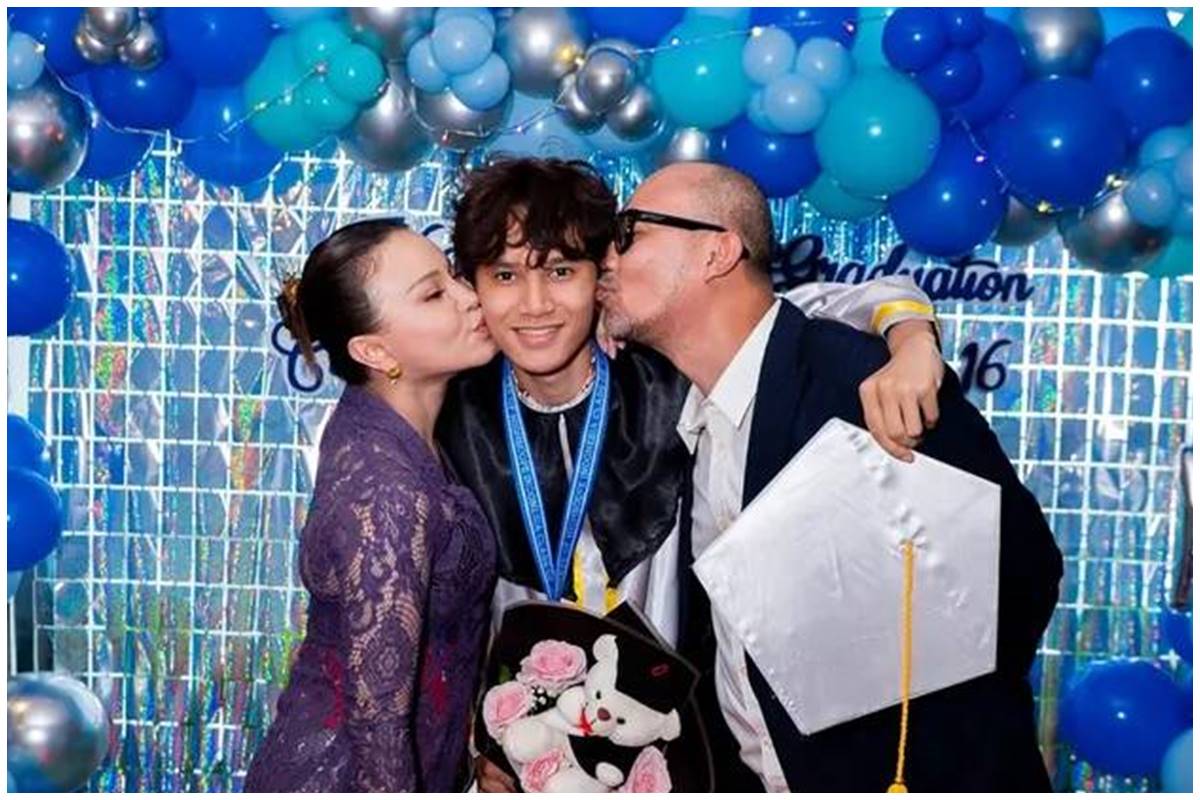 7 Momen wisuda SMA Rizky Langit anak Rossa dan Yoyo Padi, rayakan dengan selfie bareng