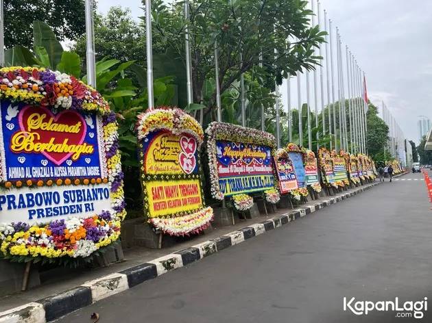 Penuhi halaman JCC, 9 potret karangan bunga di ngunduh mantu Al, punya Andre Taulany antimainstream