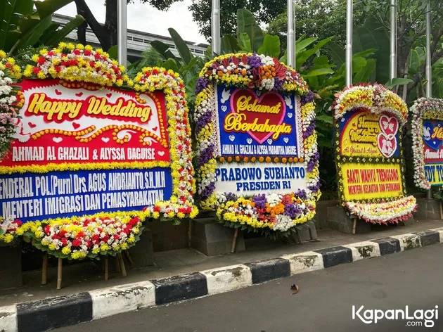 Penuhi halaman JCC, 9 potret karangan bunga di ngunduh mantu Al, punya Andre Taulany antimainstream