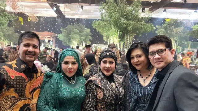 Potret 8 seleb era 90-an kondangan ke ngunduh mantu Al Ghazali dan Alyssa Daguise, meriah bak reuni