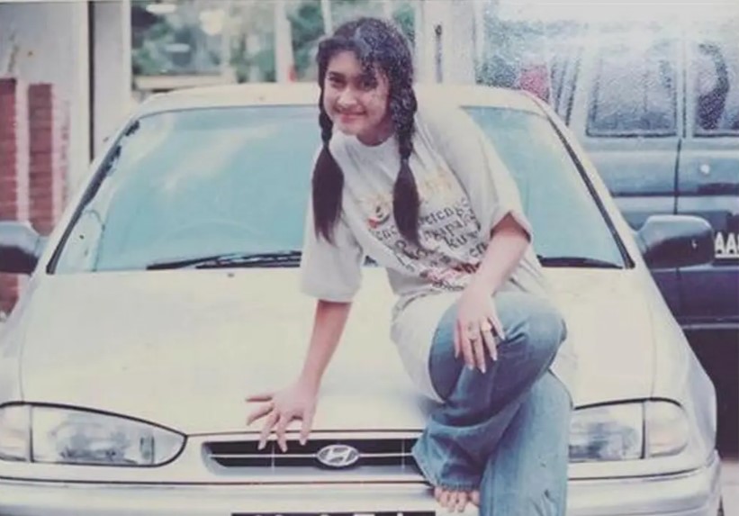 Wanita ini sempat dijuluki 'titisan Nike Ardilla', ini 11 potret nostalgianya di awal karier