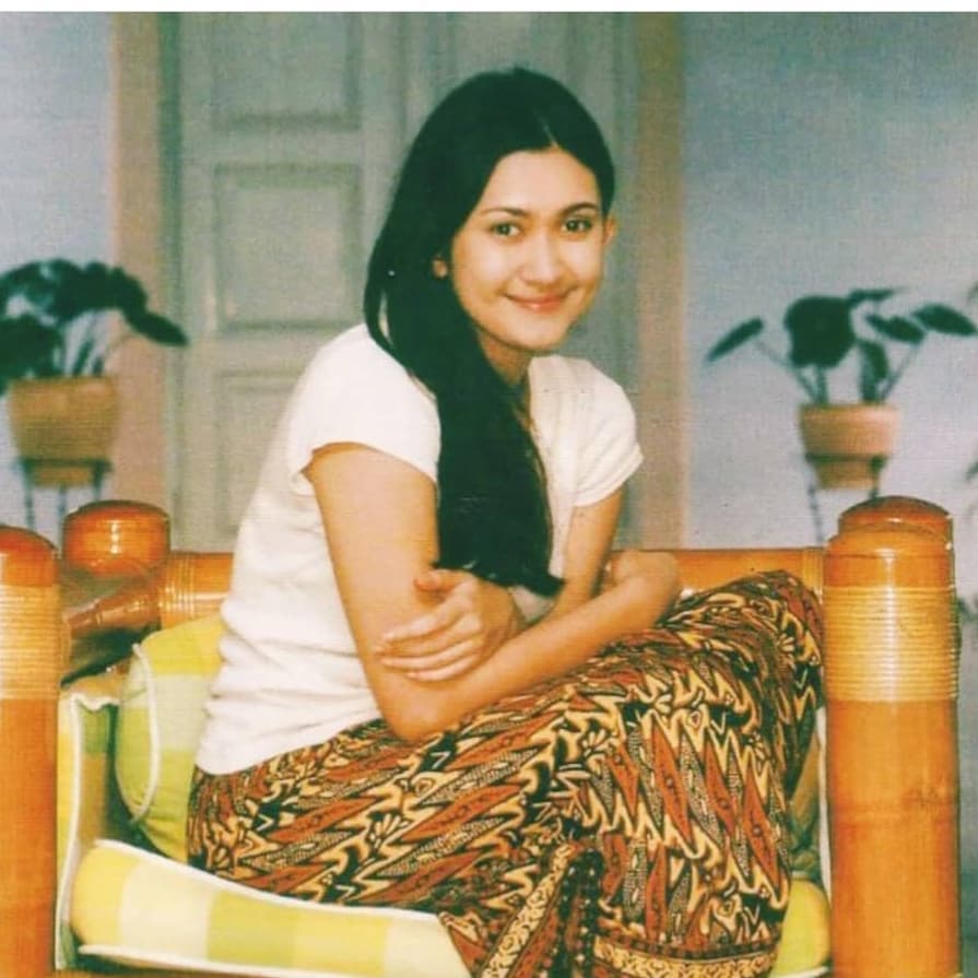Wanita ini sempat dijuluki 'titisan Nike Ardilla', ini 11 potret nostalgianya di awal karier