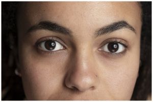 Cara hilangkan garis halus dan lingkaran hitam di bawah mata ini ampuh bermodal 2 bahan dapur