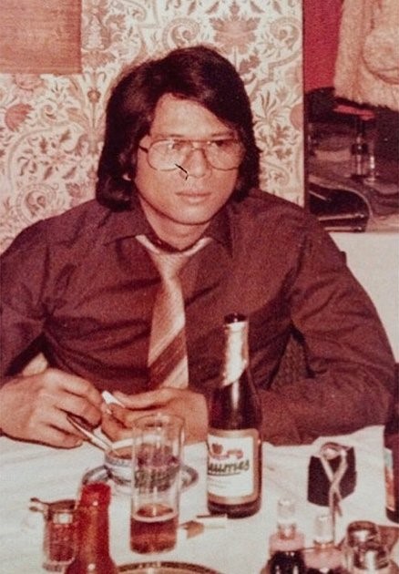 Potret lawas ayah artis top ini mirip Ariel NOAH, intip 11 pesona mudanya