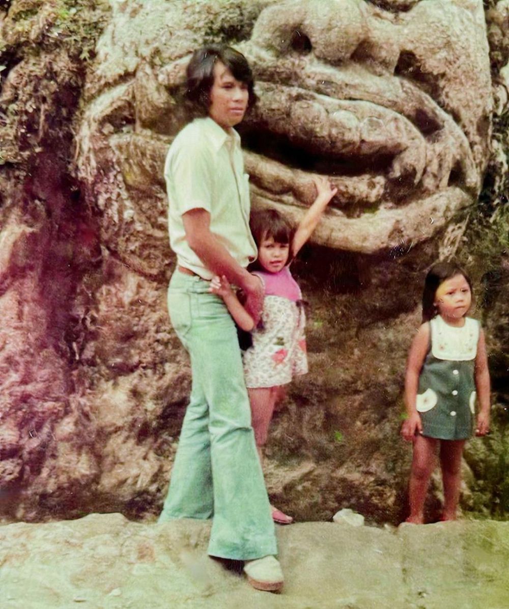 Potret lawas ayah artis top ini mirip Ariel NOAH, intip 11 pesona mudanya