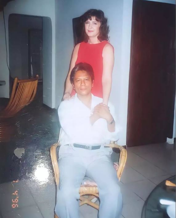 Potret lawas ayah artis top ini mirip Ariel NOAH, intip 11 pesona mudanya