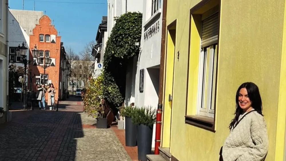 Potret lawas ayah artis top ini mirip Ariel NOAH, intip 11 pesona mudanya