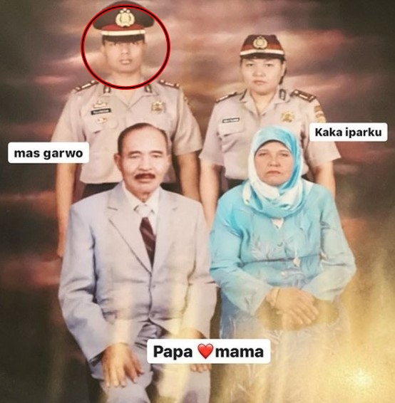 Potret jadul 11 pasangan penyanyi Tanah Air, suami Nikita Willy beda banget dengan parasnya sekarang