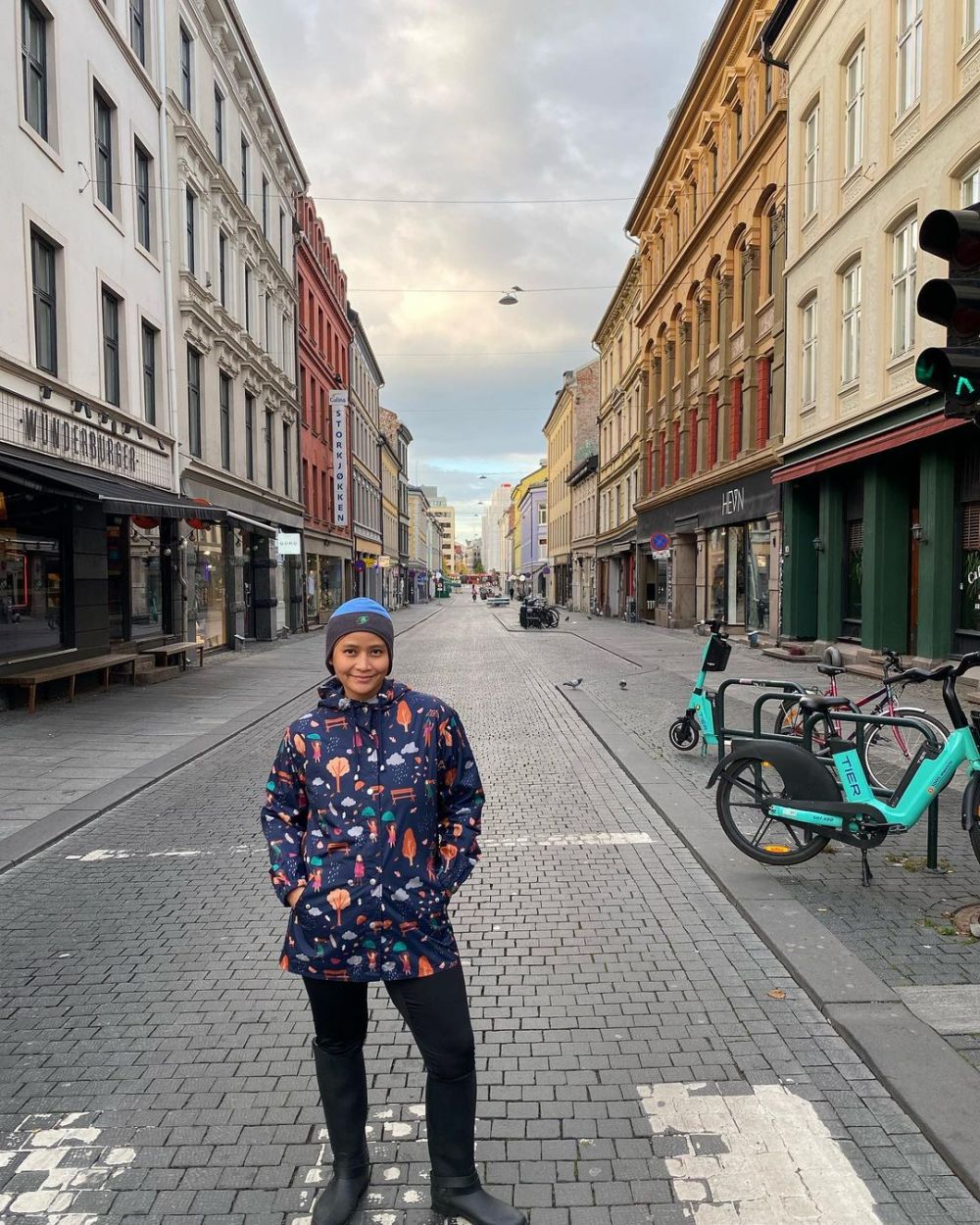 Teman bersepeda Mandra Si Doel ini juga pemeran Saras 008, 11 potret terbarunya kini mantap berhijab