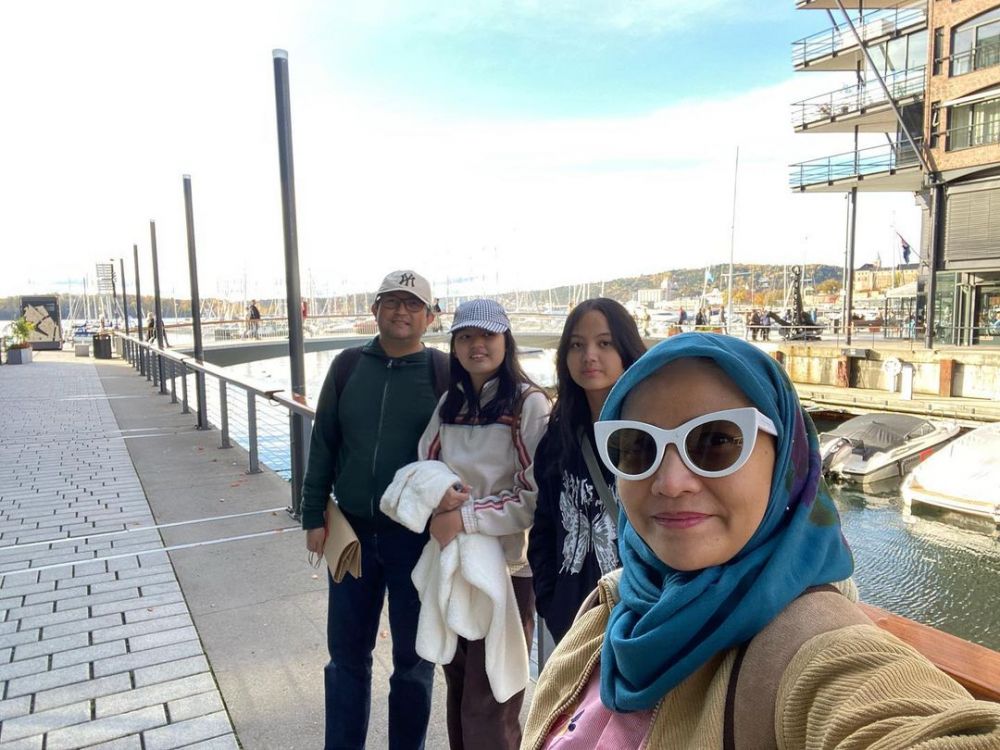 Teman bersepeda Mandra Si Doel ini juga pemeran Saras 008, 11 potret terbarunya kini mantap berhijab