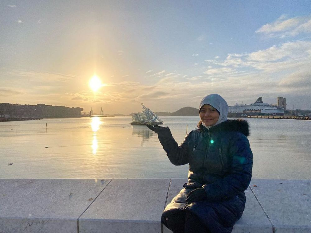 Teman bersepeda Mandra Si Doel ini juga pemeran Saras 008, 11 potret terbarunya kini mantap berhijab