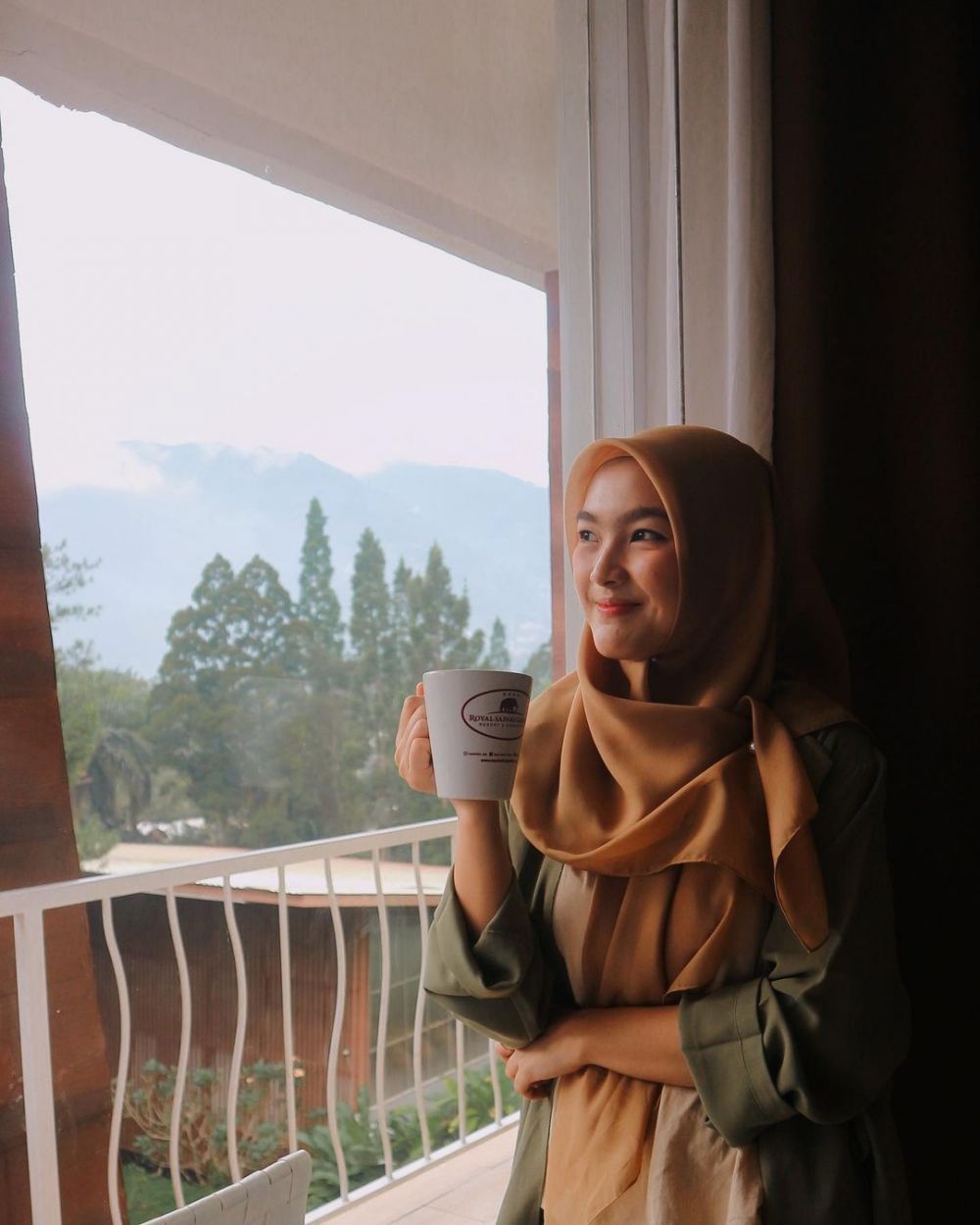 Istri Mas Pur Tukang Ojek Pengkolan kini sudah punya 1 anak, 11 potret terbarunya kian cantik menawan