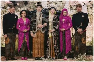 Usai 17 tahun cerai tapi kompak demi anak, 8 potret kebersamaan ortu Alyssa Daguise di hari pernikahan