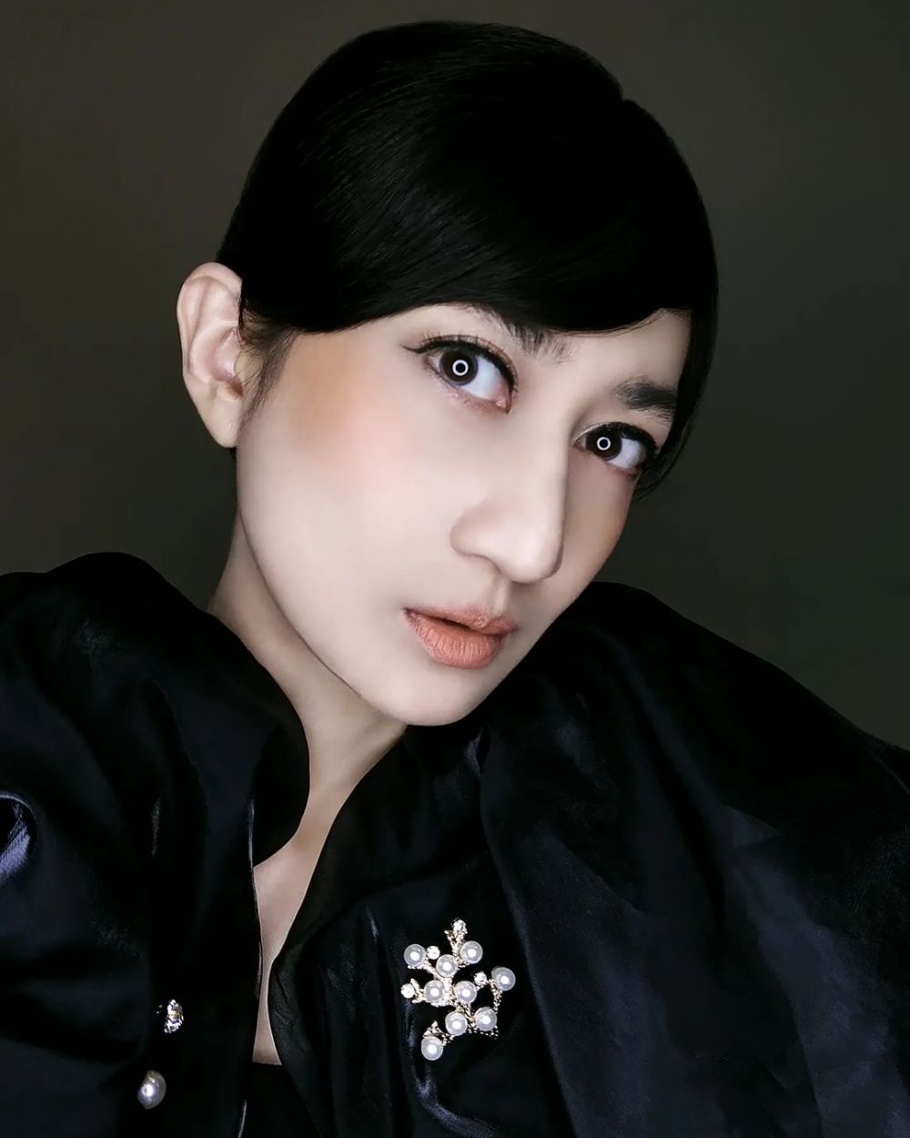 Pemain Jinny Oh Jinny pernah dipacari Indra Bruggman, 11 potret terbarunya menawan di usia 43 tahun