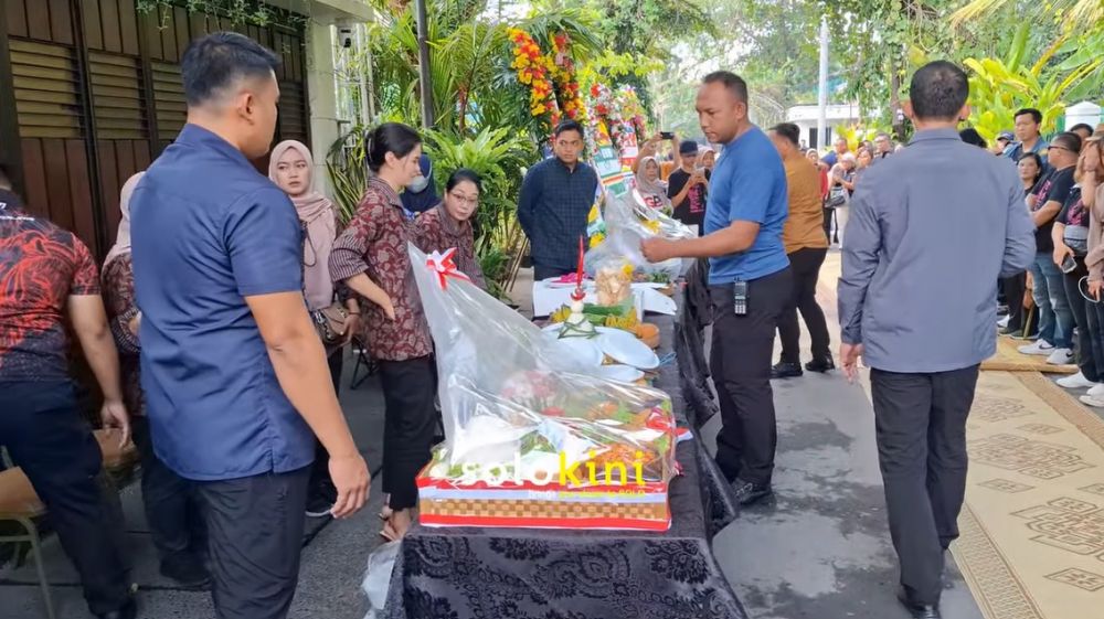 9 Potret warga rayakan ulang tahun Jokowi ke-64, didoakan sembuh dan panjang umur