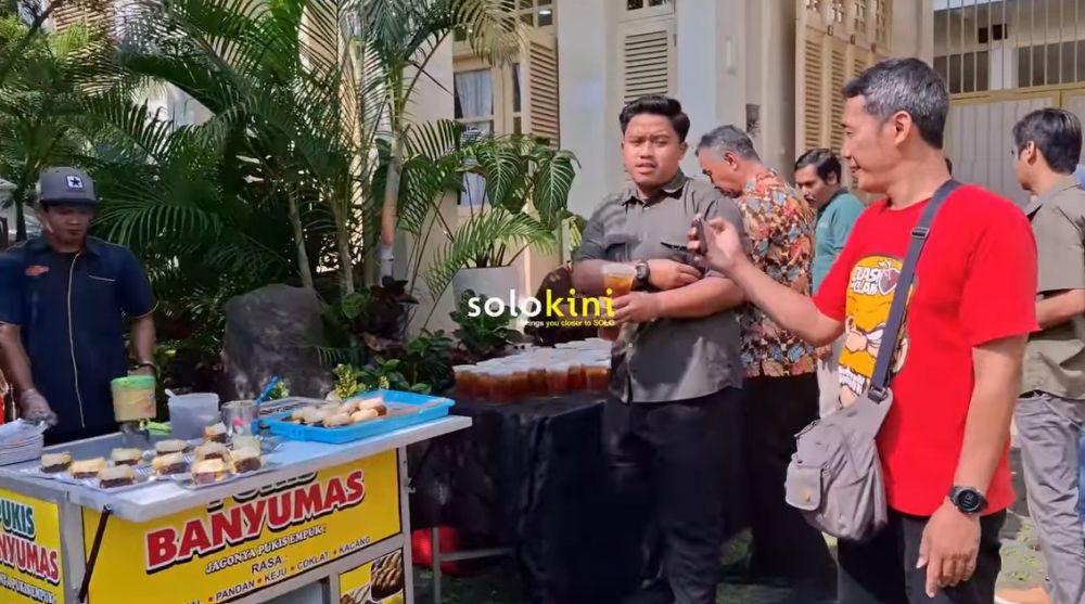 9 Potret warga rayakan ulang tahun Jokowi ke-64, didoakan sembuh dan panjang umur