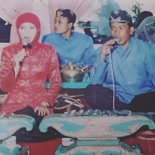 Pernah jadi penabuh gendang demi beli susu anak, intip 9 potret perjuangan Sule di awal karier