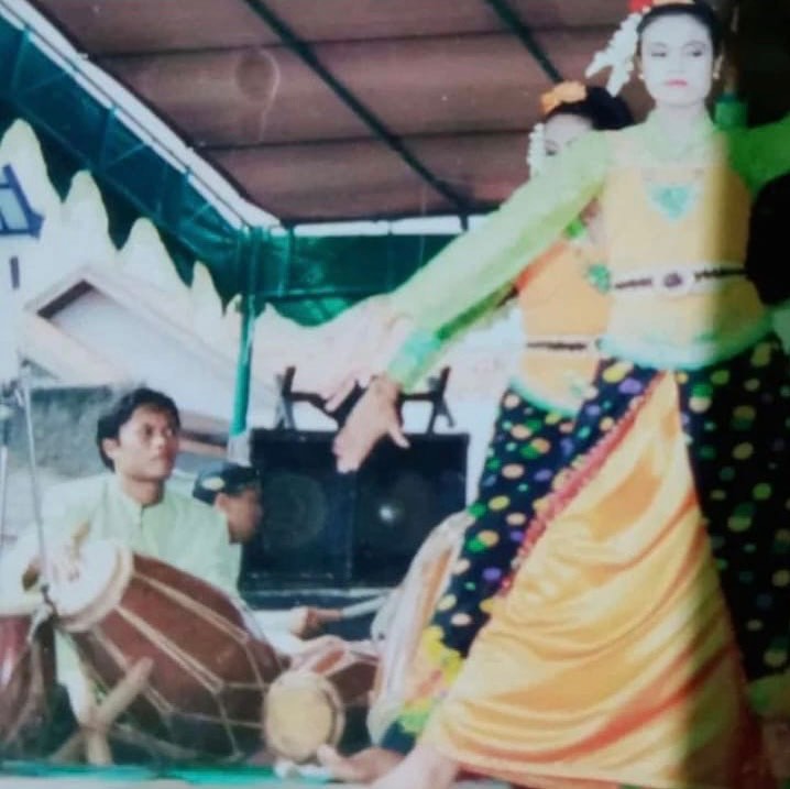 Pernah jadi penabuh gendang demi beli susu anak, intip 9 potret perjuangan Sule di awal karier