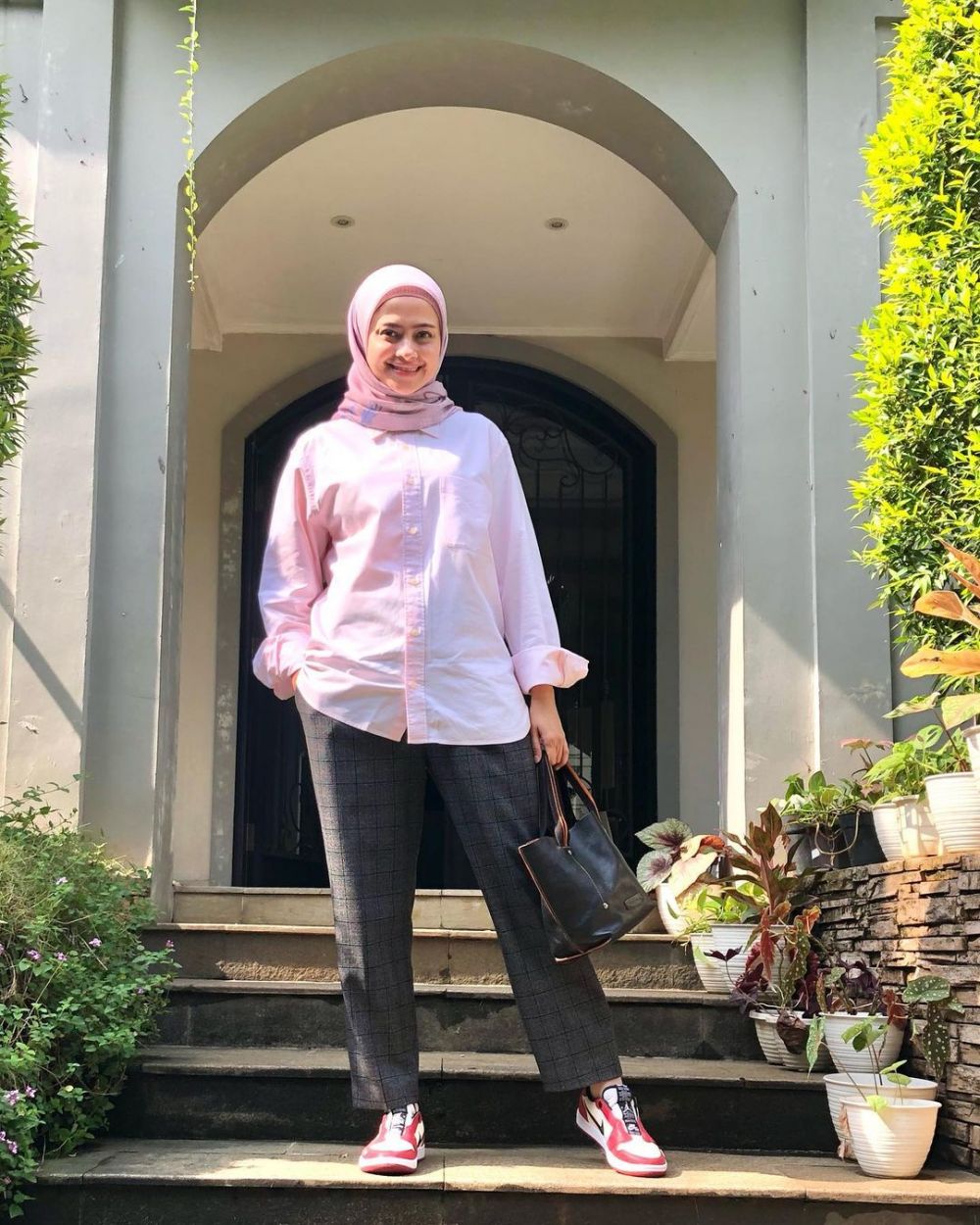 Mantan pacar Ojak Tukang Ojek Pengkolan kini jadi IRT, 11 potret terbarunya cantik mantap berhijab