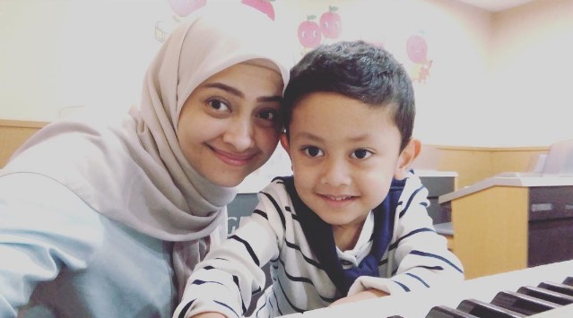 Mantan pacar Ojak Tukang Ojek Pengkolan kini jadi IRT, 11 potret terbarunya cantik mantap berhijab