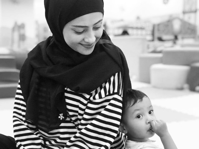 Mantan pacar Ojak Tukang Ojek Pengkolan kini jadi IRT, 11 potret terbarunya cantik mantap berhijab