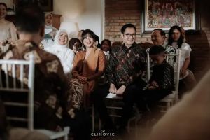 Tetap akur kompak meski sudah cerai, 6 potret manis Ikke Nurjanah dan Aldi Bragi dampingi anak lamaran