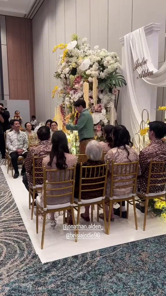 Sudah terima cincin dari Jonathan Alden di Swiss, ini 9 potret lamaran Brisia Jodie dan kekasih