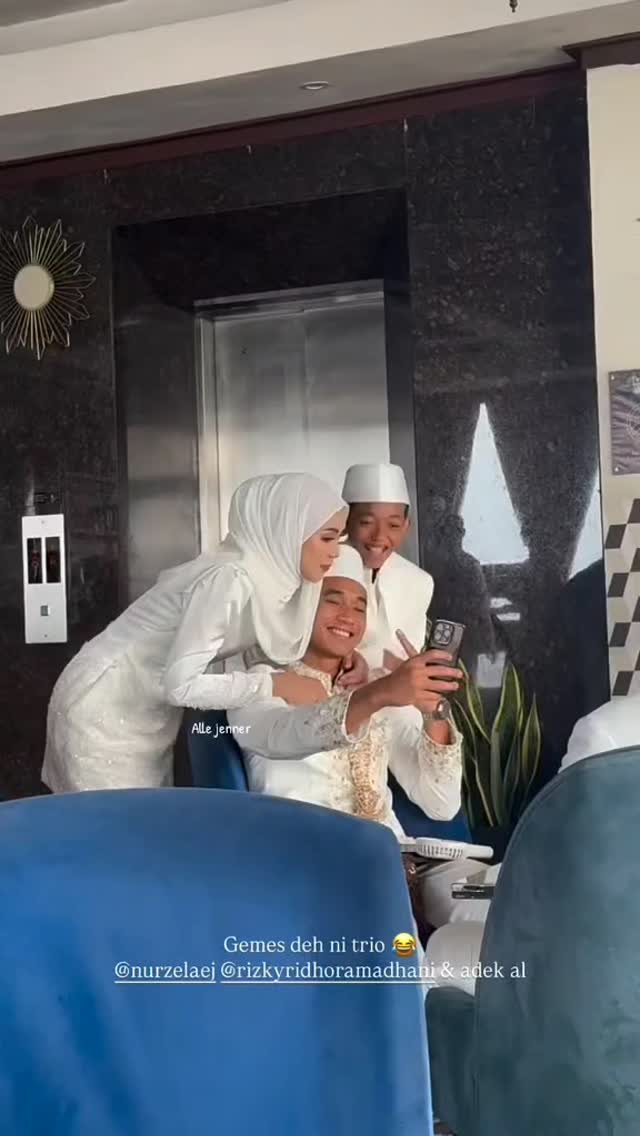 Rizky Ridho resmi nikahi Sendy Aulia, intip 9 potret akad nikahnya di masjid dengan mahar Rp 100 juta
