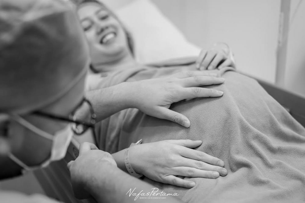 Nabila Sudiro melahirkan, ini 7 potret bahagia Tora Sudiro jadi kakek sambut kelahiran cucu pertama