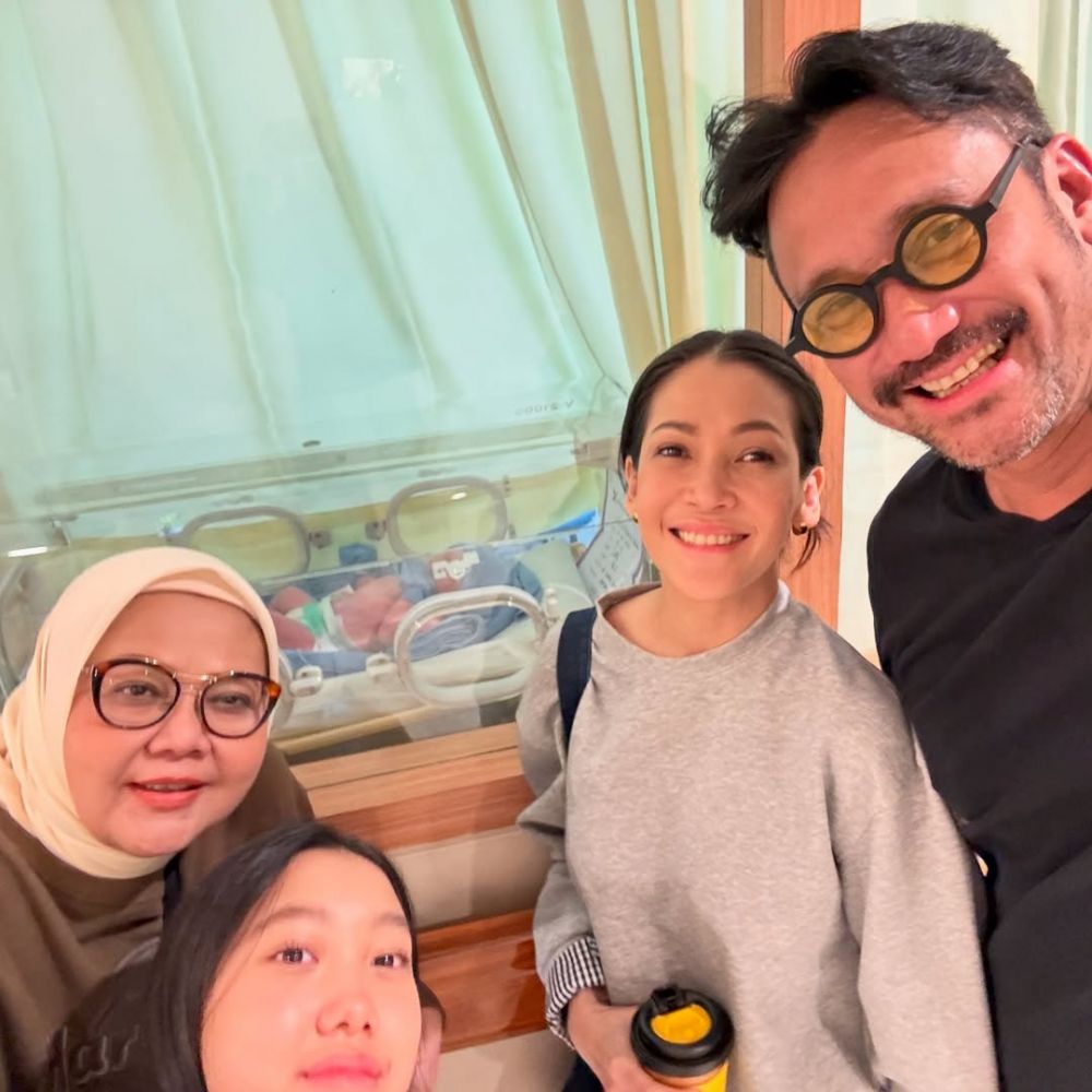 Nabila Sudiro melahirkan, ini 7 potret bahagia Tora Sudiro jadi kakek sambut kelahiran cucu pertama