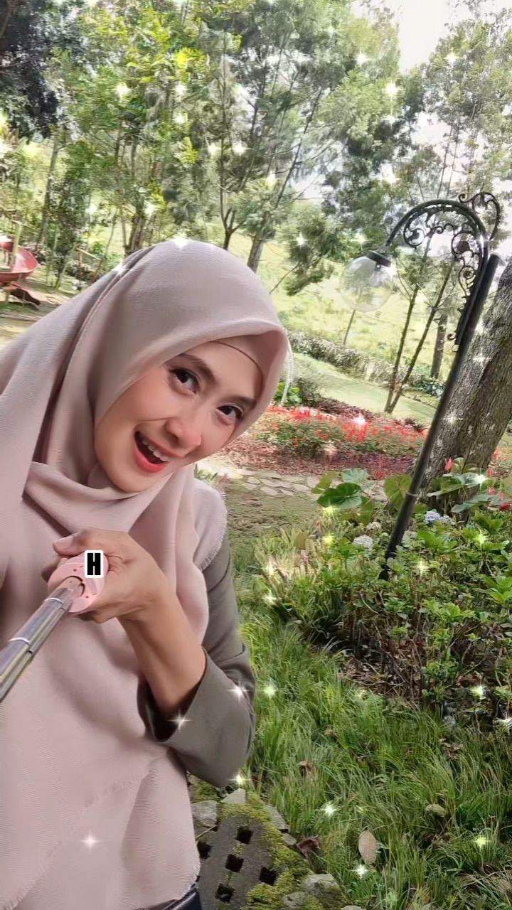 Ingat pemeran Bu Sari Tukang Ojek Pengkolan? Kini jadi pebisnis kuliner, intip 9 potret terbarunya