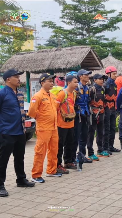 Kronologi turis Brasil jatuh ke bawah tebing Gunung Rinjani, sorotan lampu senter jadi penyelamat