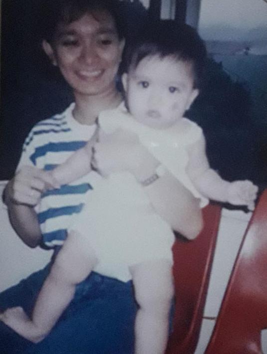 Parasnya bak fotokopian sang anak, intip 5 potret masa kecil Nathalie Holscher yang imut-imut