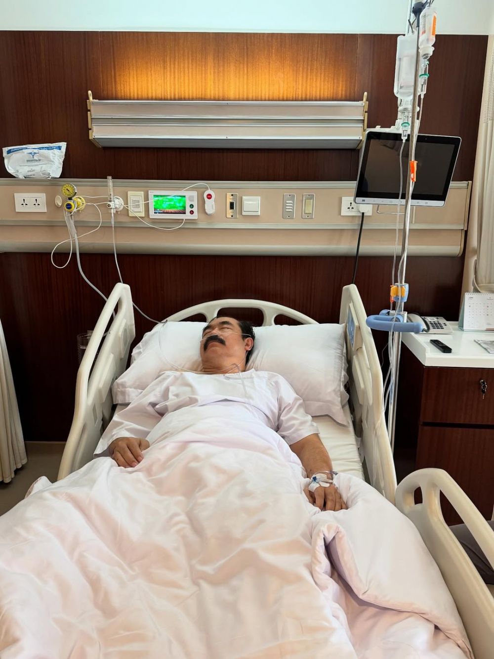 Rawat Adam Suseno di rumah sakit karena pendarahan, Inul Daratista akui hidupnya bergantung pada suami