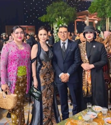 7 Potret terbaru Vicky Shu hadir di ngunduh mantu Al Ghazali, postur tubuh berisi bikin pangling