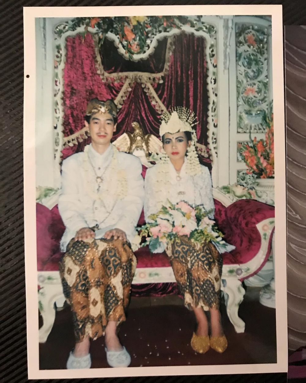 Ganteng dan cantik manglingi, intip potret lawas pernikahan orang tua 13 seleb