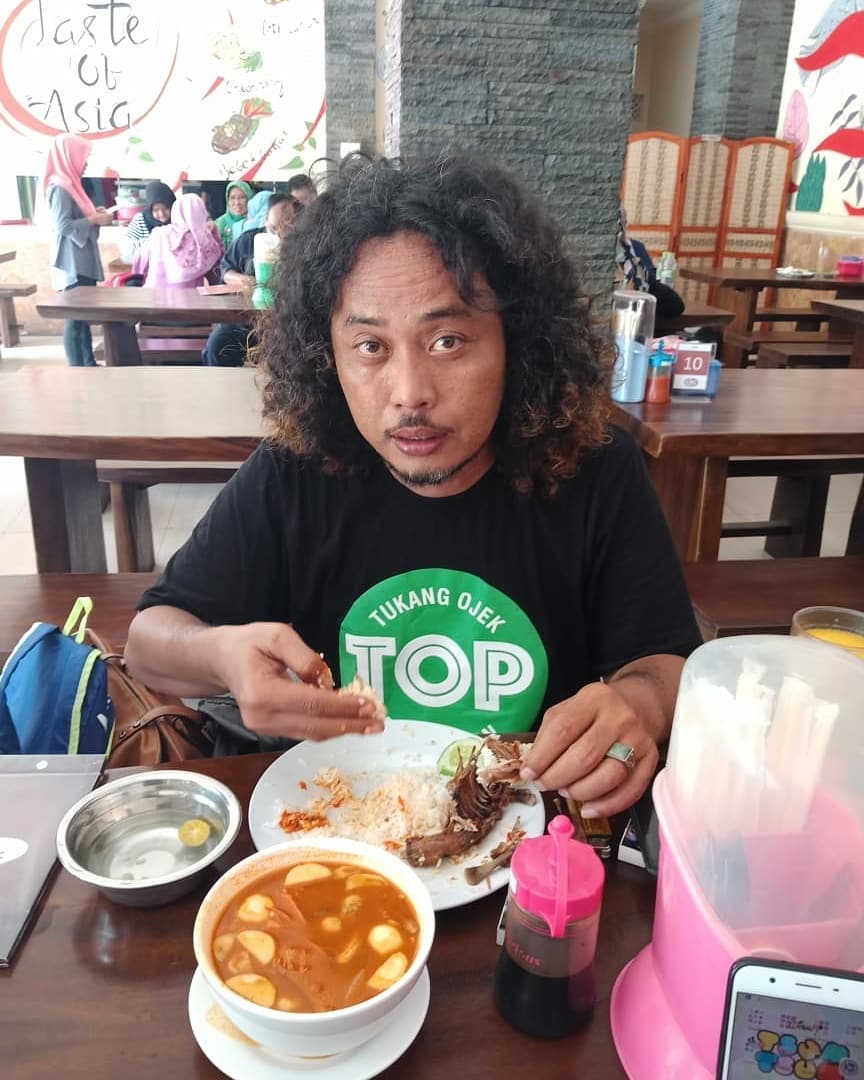 Mantan preman ini pernah jadi Bang Udin di Tukang Ojek Pengkolan, intip 9 potret terbarunya