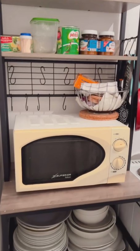 Mungil tapi nyaman, 7 cara Bunda Corla menata dapur rumah baru di Jerman, sering buat live Instagram