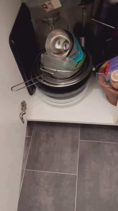 Mungil tapi nyaman, 7 cara Bunda Corla menata dapur rumah baru di Jerman, sering buat live Instagram