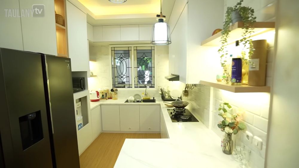 Pernah digaji Rp600 ribu kini punya hunian mewah, ini 5 cara Kiky Saputri menata dapur sebelum menikah