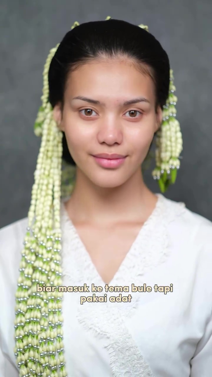 MUA ini recreate makeup akad Alyssa Daguise pada cewek berhidung lebar, transformasinya mirip pol