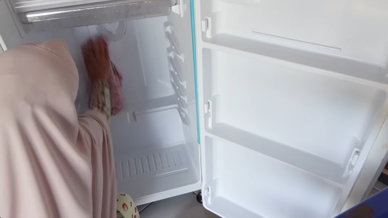 Bunga es numpuk? Ini trik simple antiribet biar freezer lega lagi