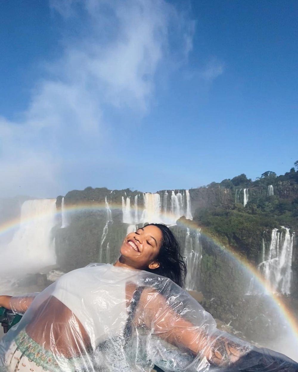 10 Potret Juliana Marins turis Brasil yang jatuh di Gunung Rinjani, hobi olahraga dan traveling