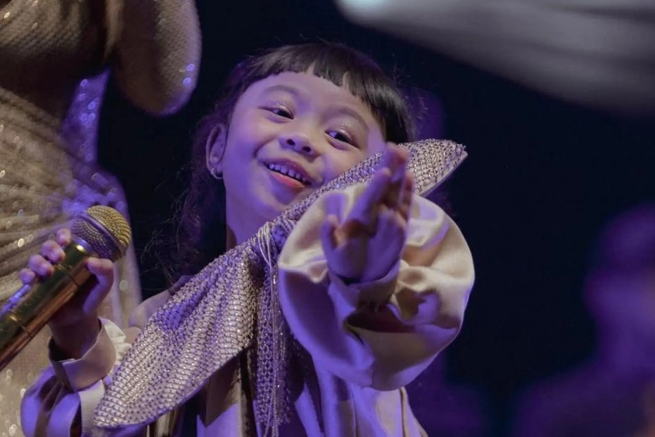 9 Potret Krisdayanti gelar konser di Malaysia, tampil kompak ajak anak dan cucu manggung bareng